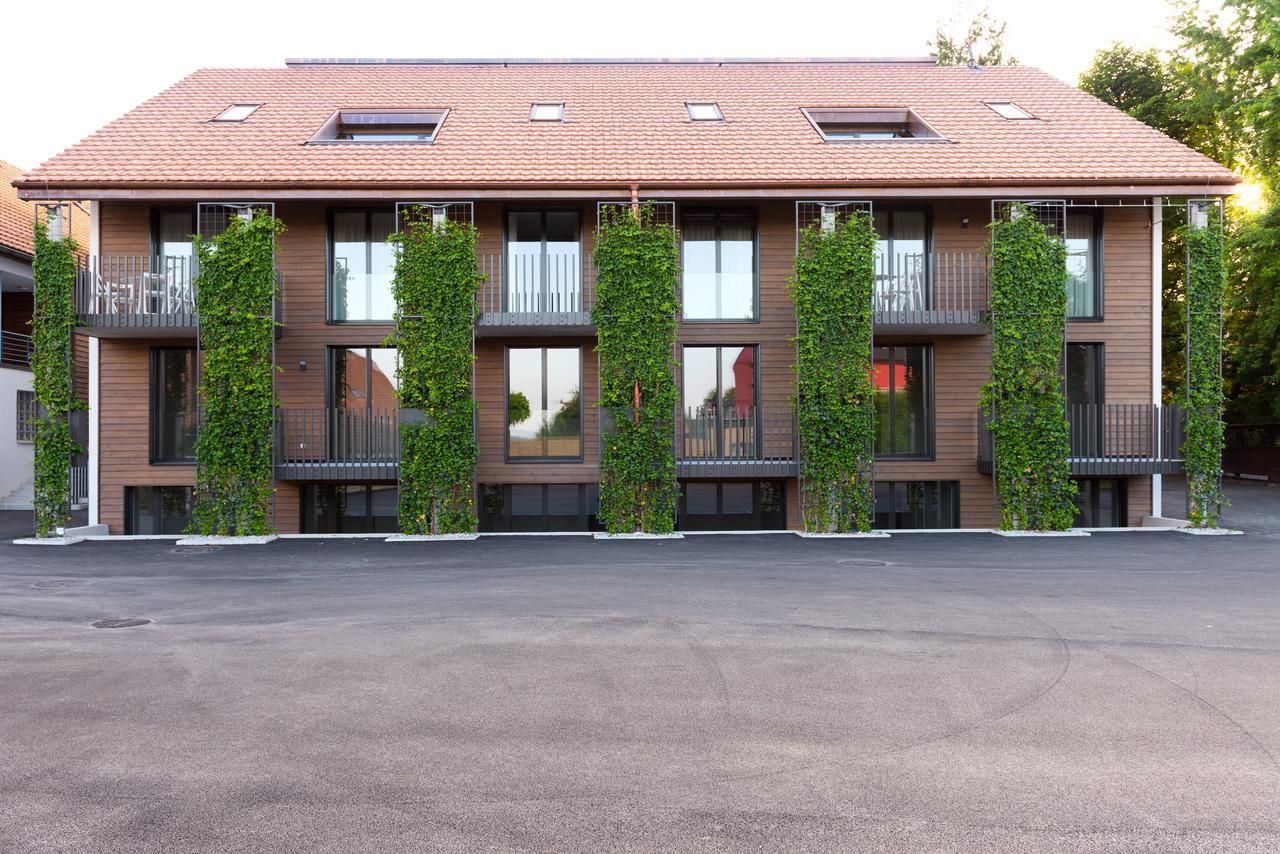 Hotel La Croix Blanche Hauterive  Buitenkant foto